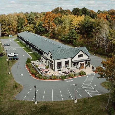 Hotel Berkshires Untold Lenox Exterior foto
